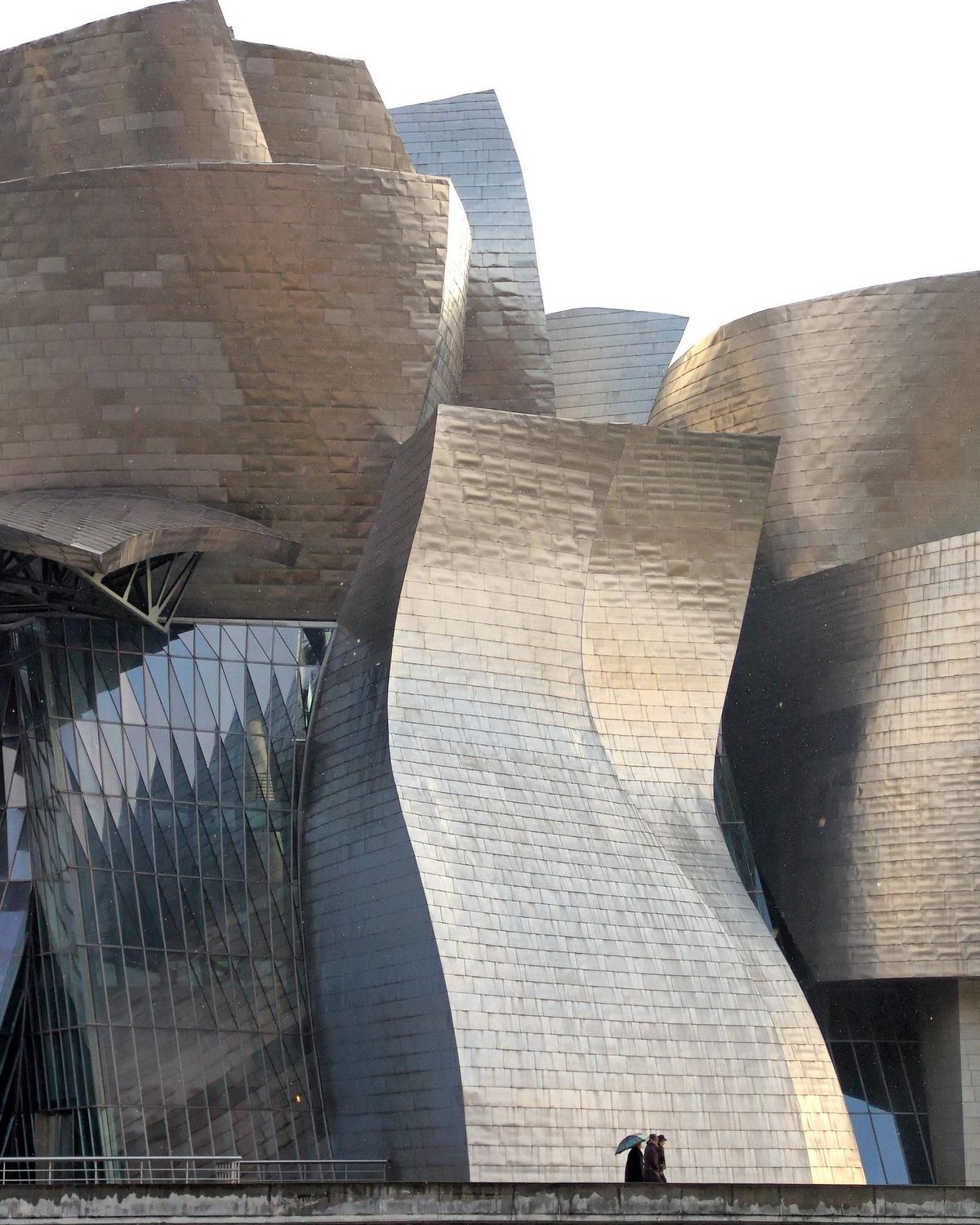 Detalle de la fachada de titanio del Museo Guggenheim Bilbao